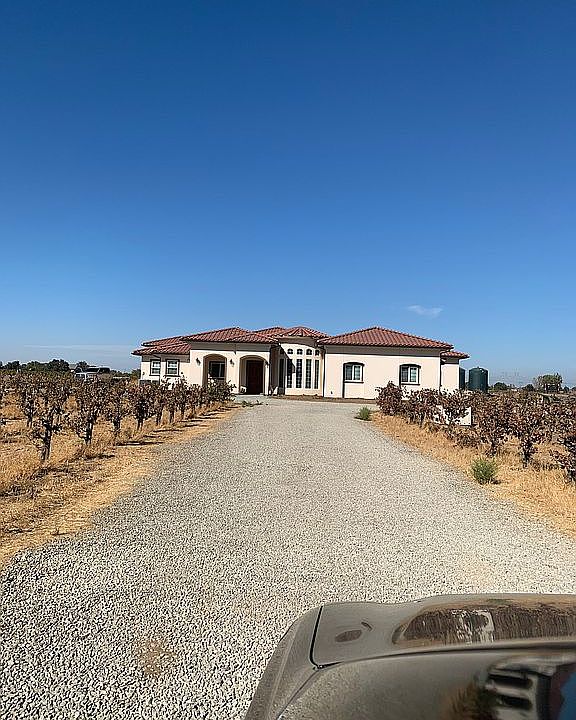 2nd image of 2560 Tule Ln