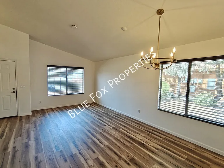 600 E River Walk Dr — Photo 4