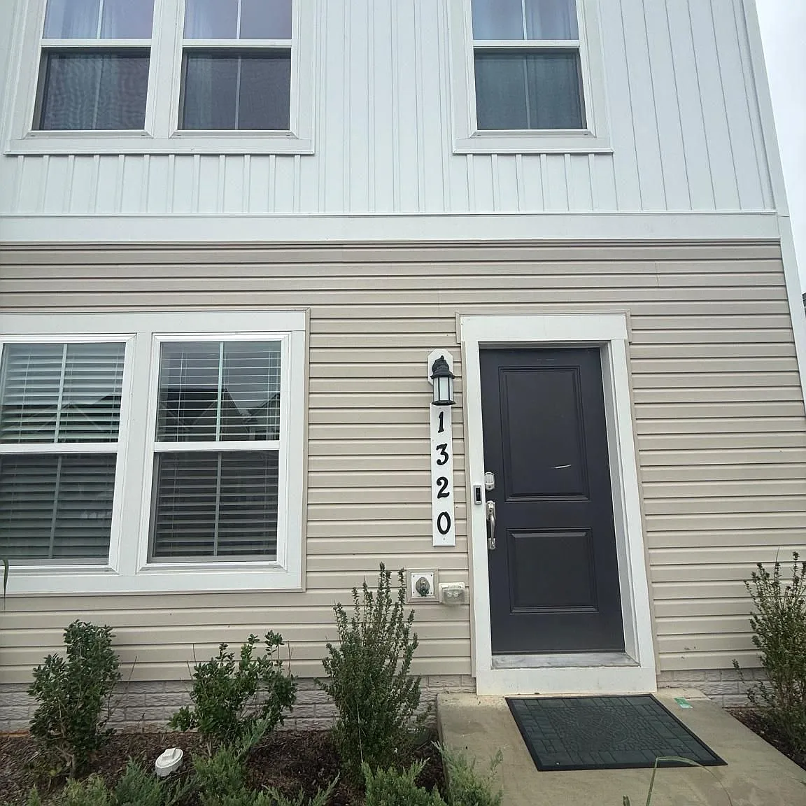3 bed, 4.0 bath, $2,200 — Photo 2