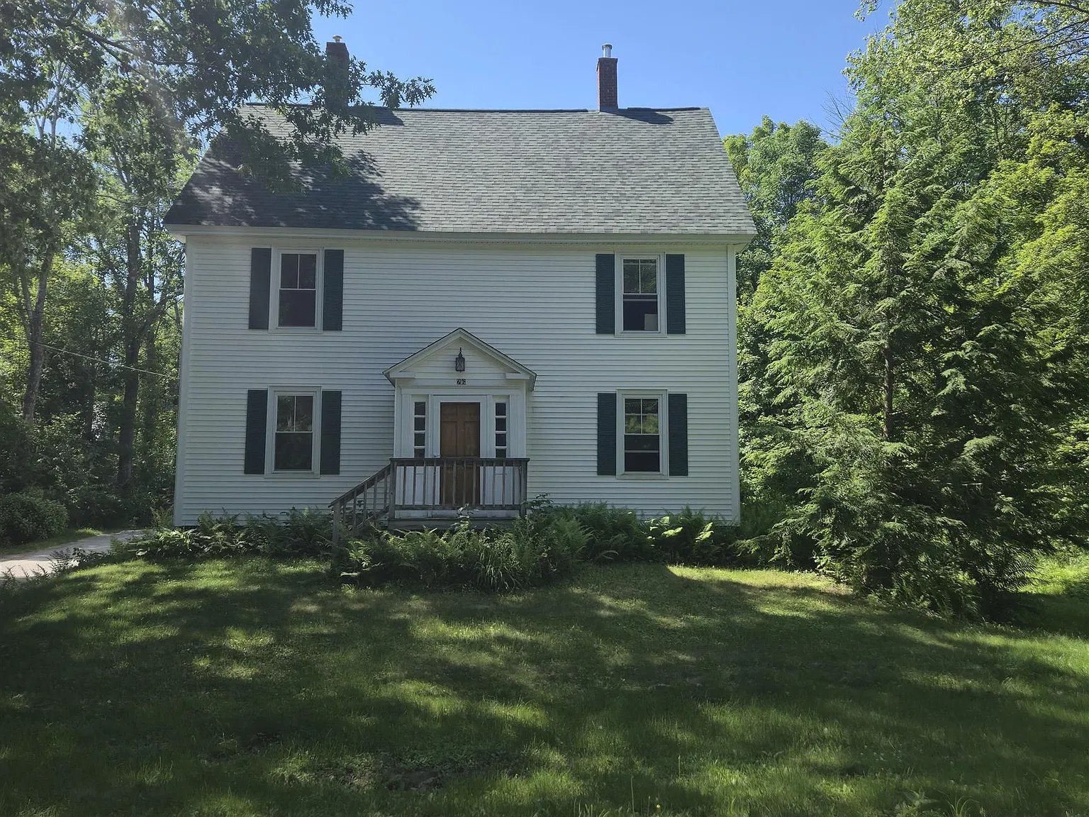 3 bed, 1.0 bath, 1320 sqft, $2,090 — Photo 2