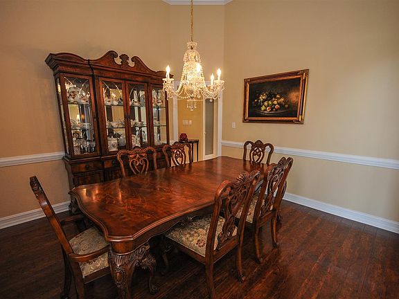 4th image of 8130 Viburnum Ct