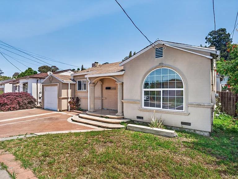 25468 Belmont Ave — Photo 3
