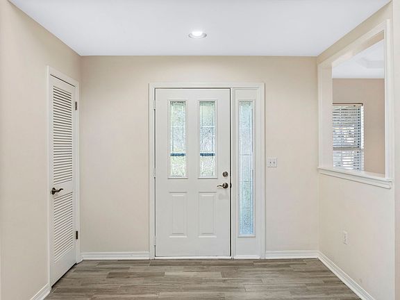 5th image of 305 Parkwood Pl