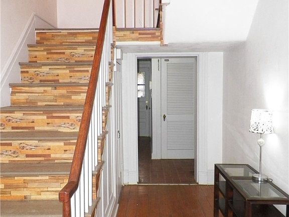 3rd image of 103 E Market St