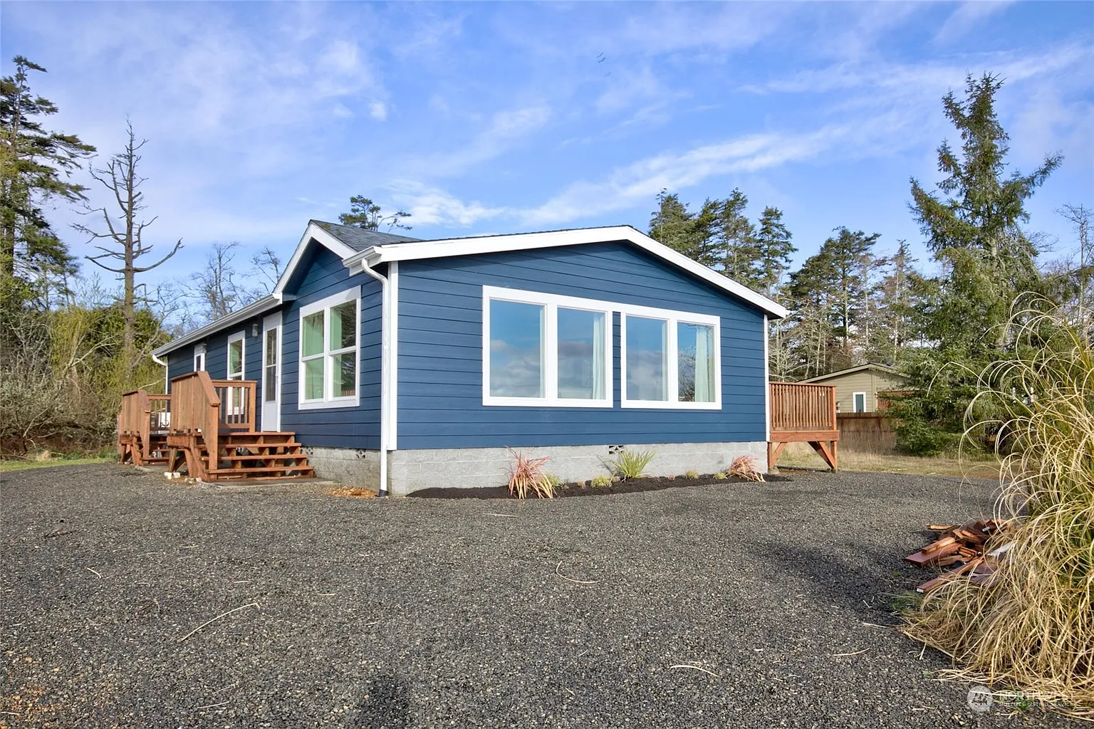 529 Duck Lake Drive NE photo 1