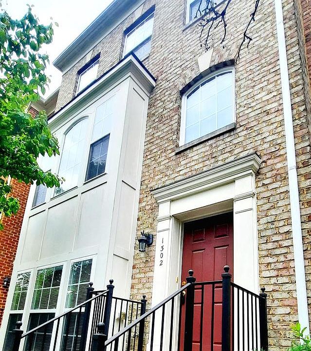 1st image of 1302 Saunders Dr