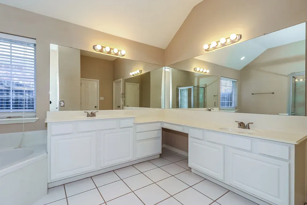 3 bed, 2026 sqft, $1,595 — Photo 4