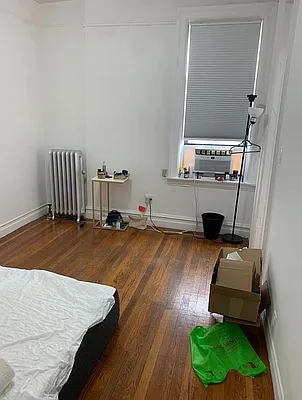 Rented by M.Grossman R.E. Management | media 3