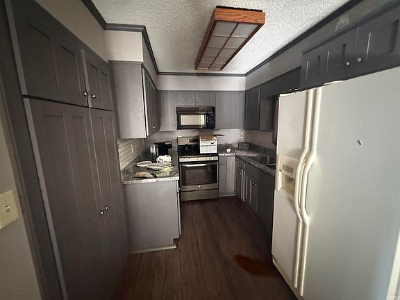 4th image of 430 Elm St
