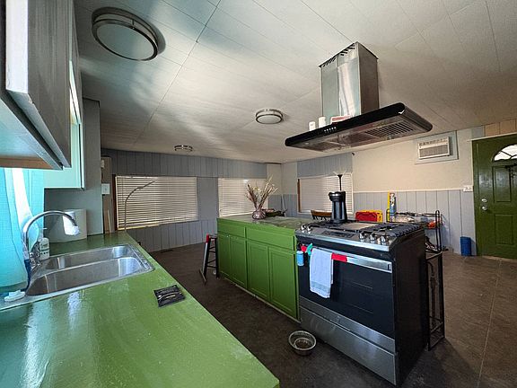 2nd image of 402 63rd St Space 63