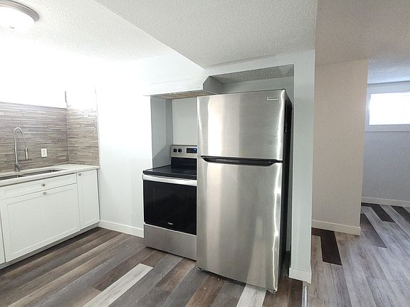3rd image of 343 N Penworth Way SE