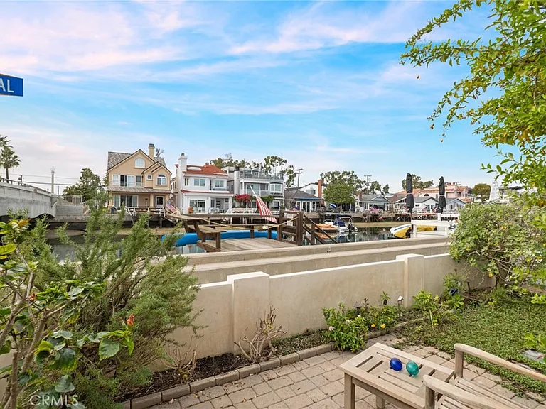 200 Grand Canal — Photo 11