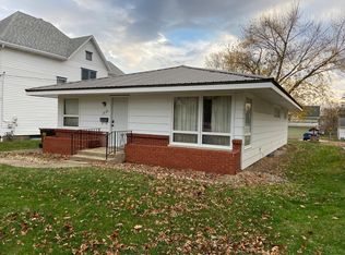 1237 W Pleasant St, Freeport, IL 61032
