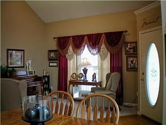 5th image of 117 Broadmoor Dr