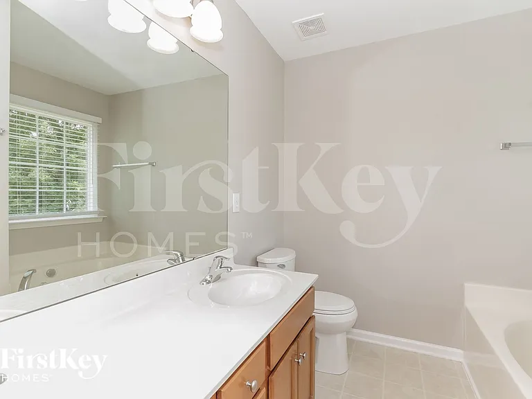2607 Winding River Dr — Photo 11