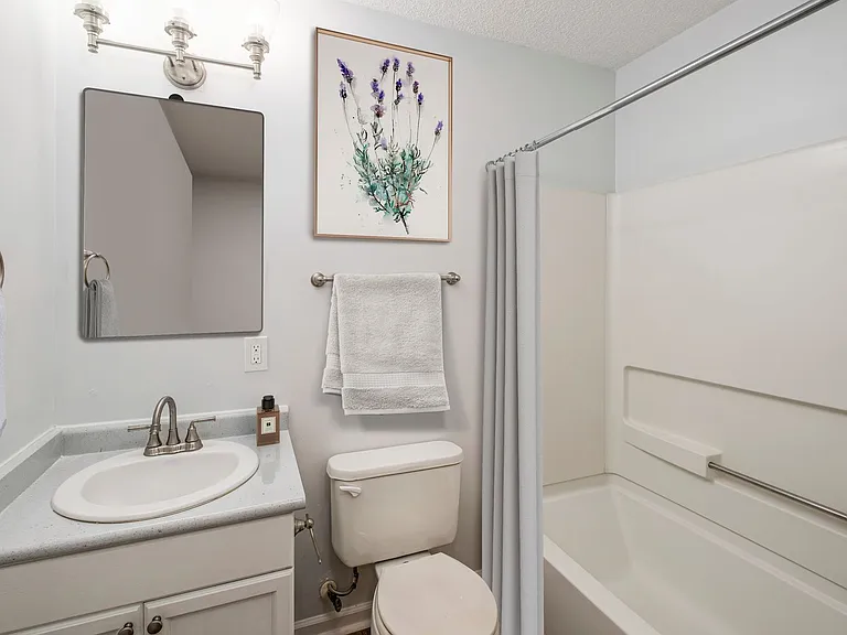 Carlson Bay Luxury Apartments — Photo 31