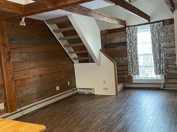 4th image of 8 Maple St