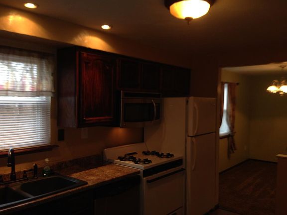 Kitchen (sorry, camera bad lighting)