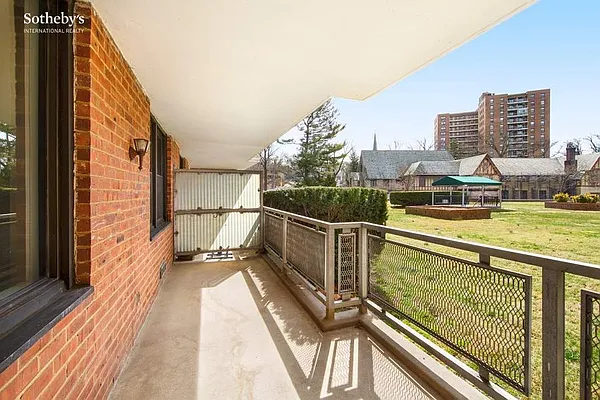 Sold by Sotheby's International Realty | media 32