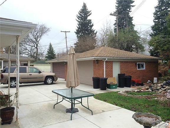 2nd image of 6885 Plainfield St
