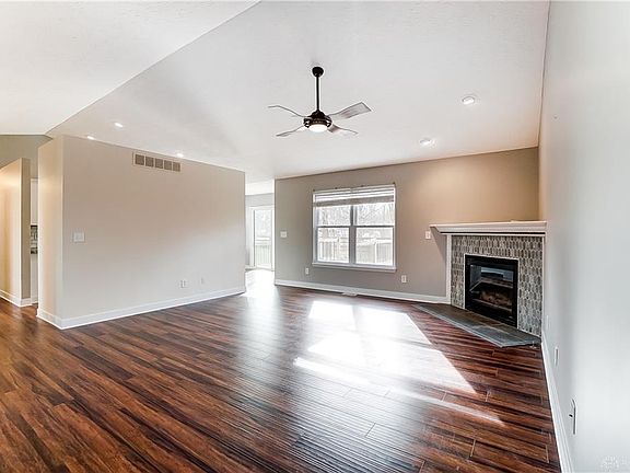 2nd image of 589 E Brooke Dr