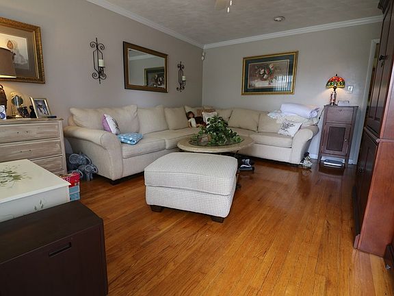 3rd image of 3429 Lewis Ln