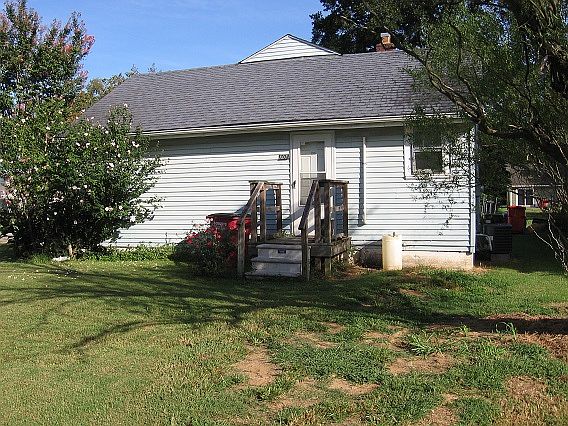 2nd image of 702 E Kathleen St