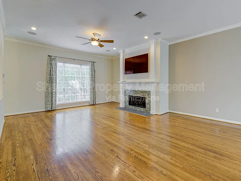 302 Fargo St — Photo 3
