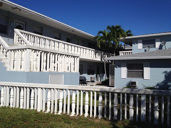 2nd image of 725 SE 23rd St APT 9