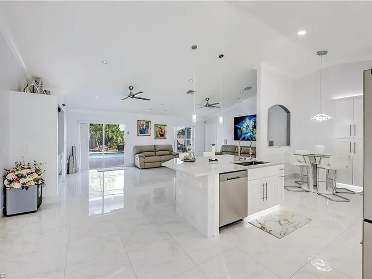 1011 NW 19th St — Photo 7