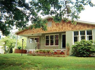 209 Rutledge Dr, Hendersonville, NC 28739