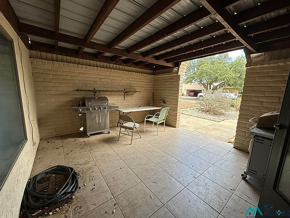 3rd image of 1802 Mountain Shadow Dr