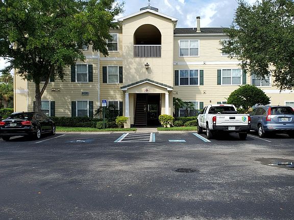 3rd image of 18211 Bridle Club Dr