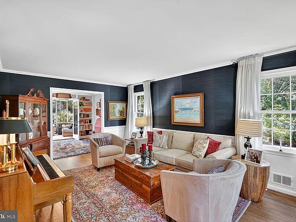 4th image of 2301 Starcrest Dr