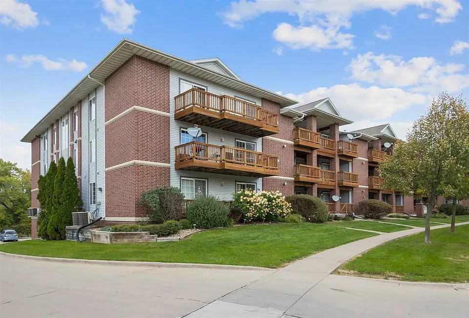 3 bed, 1406 sqft, $1,550 — Photo 1
