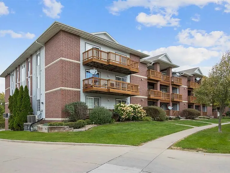 536 W Side Dr #536 — Photo 1