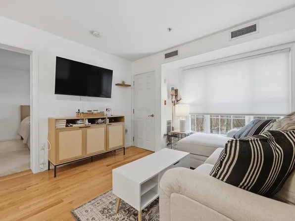 145 Bennington St APT 210, Revere, MA 02151