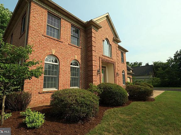5th image of 876 Walnut Spring Ln
