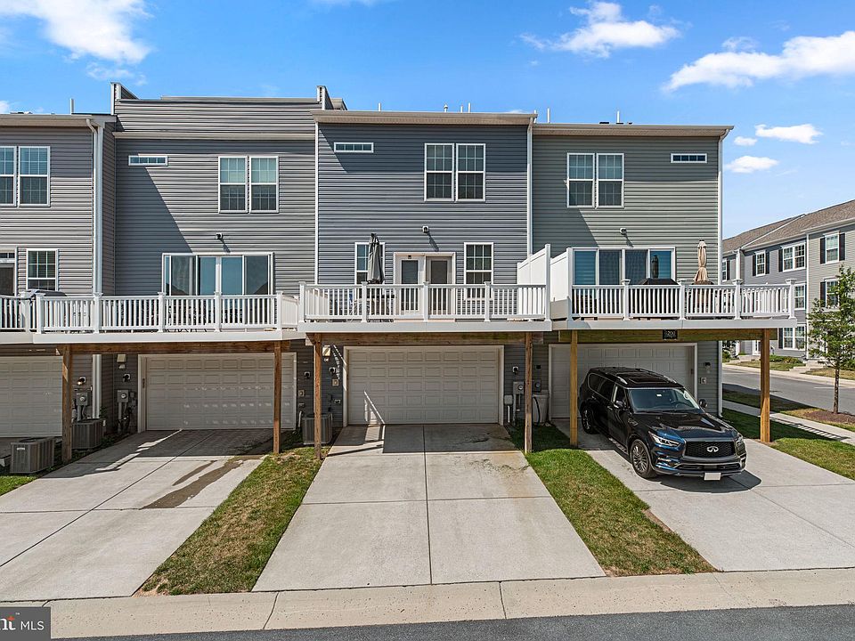 2nd image of 6202 Davinci St