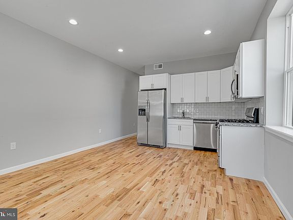 3rd image of 410 Diamond St Floor 1