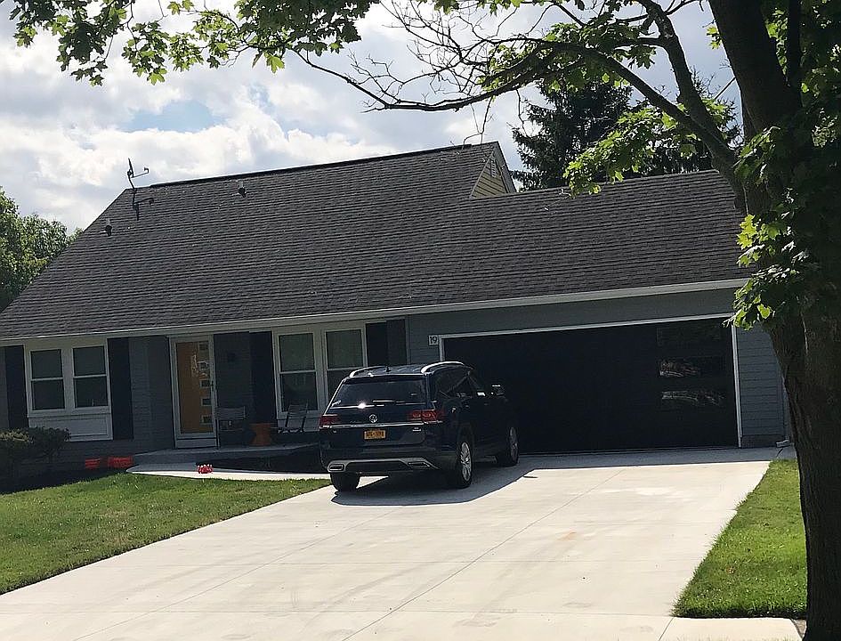 1st image of 19 Oakbrook Dr