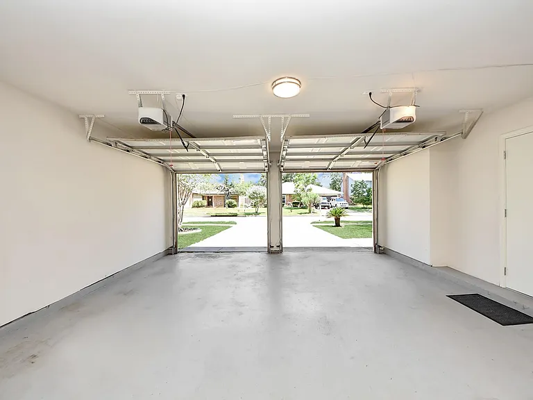 18019 Autumn Hills Dr — Photo 30