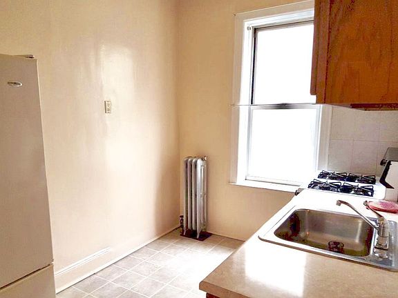 3rd image of 2448 27th St #3