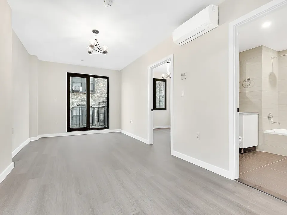 221 E 105th St #4D