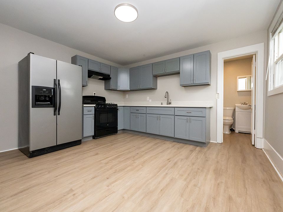 1st image of 336 3rd St SE APT 1