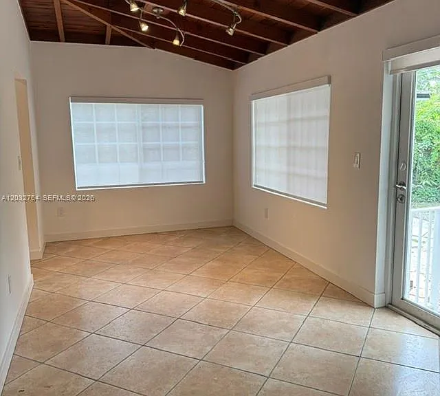 753 Navarre Ave — Photo 7