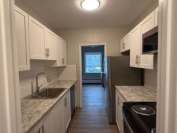 5th image of 125 Raymond St