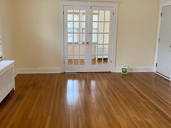 3rd image of 30 Portland Pl #1