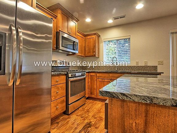 3rd image of 5002 NE 2nd Ave