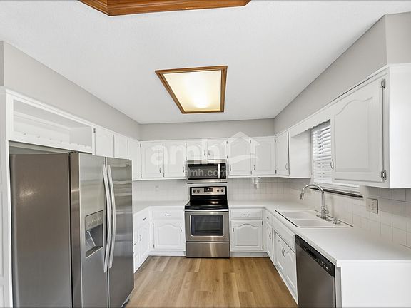3rd image of 409 SE Onyx Cir